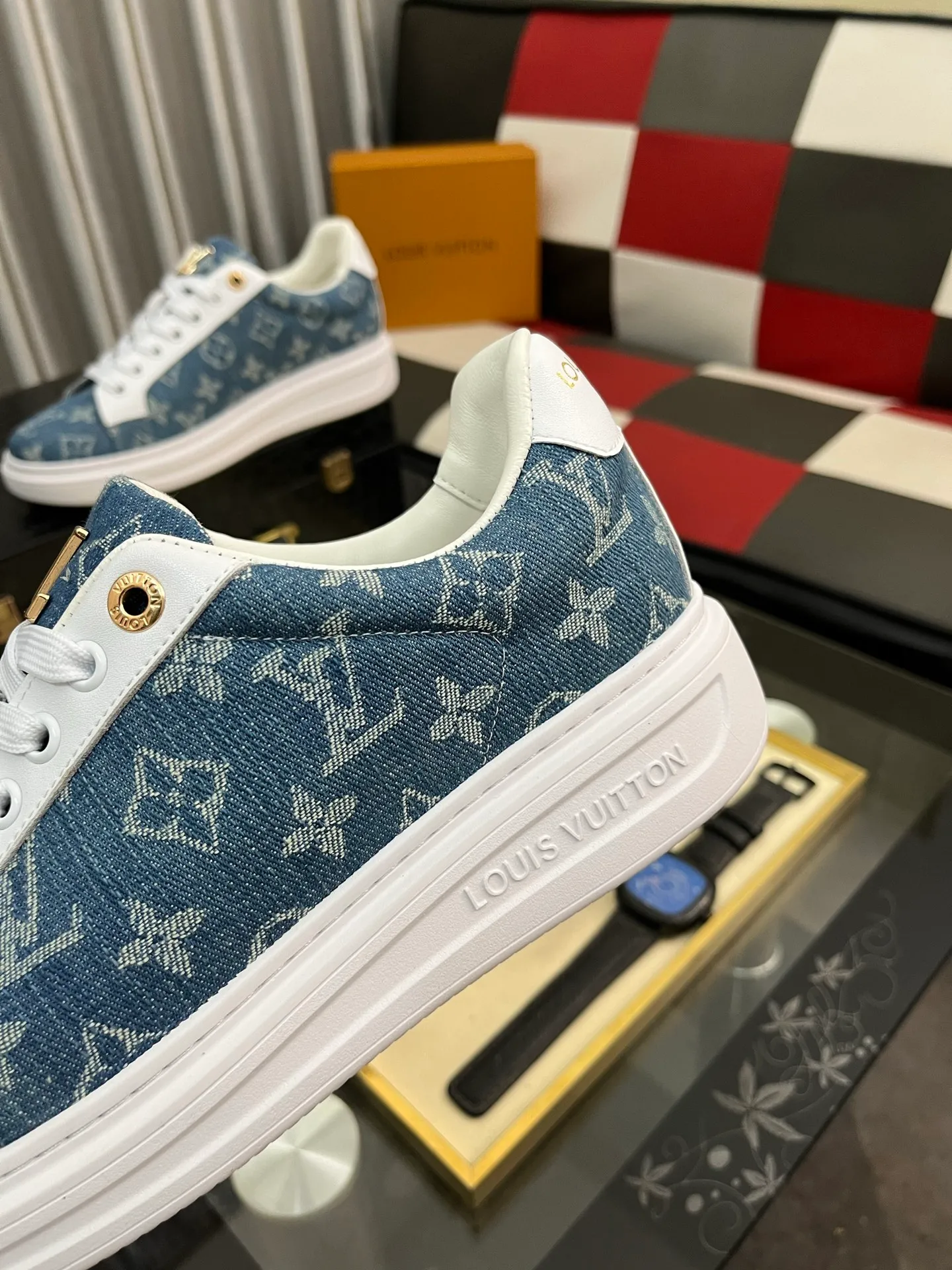 Men's shoes 💰400⌚️⌚️LV Louis Vuitton. The latest trendy casual shoes are popular in physical stores in sizes 38-44. New spring and summer comfortable imported custom original cowhide, unique jacquard fabric element design. Paired with sheepskin lining, Lv original bottom, [taiyang][taiyang] high-end packaging and high quality💪Details determine the quality, you can enter and leave the counter at will, welcome to compare🇮🇹